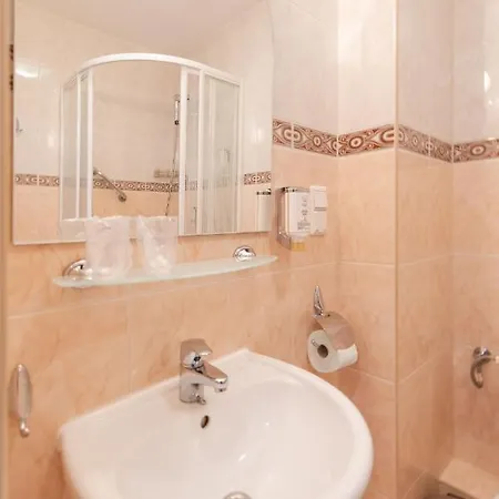 Marina Aparthotel 3*