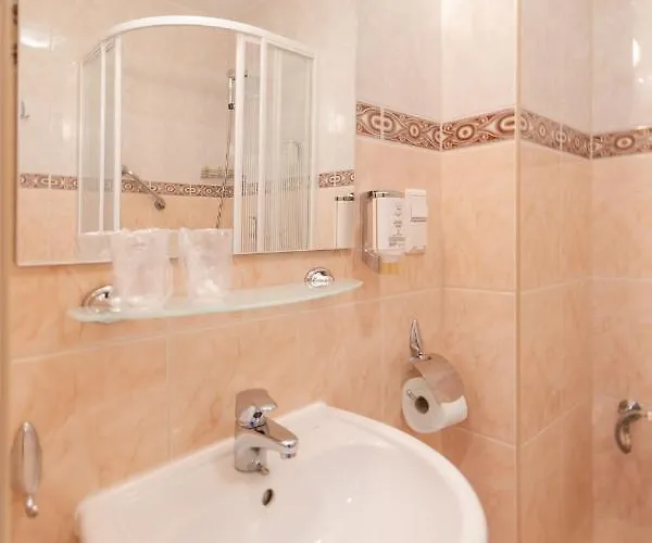 Marina Aparthotel 3*